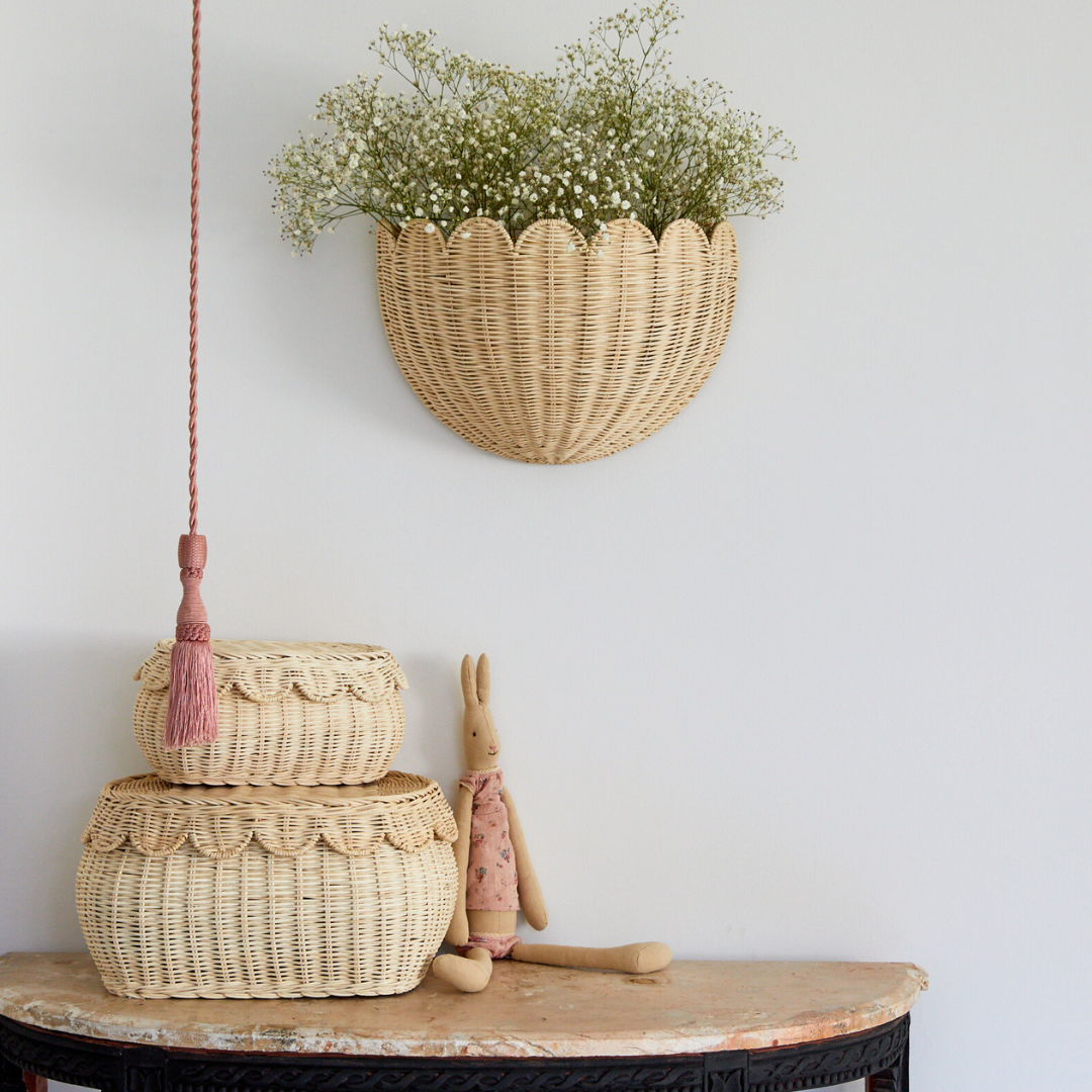 LOLA scalloped wall basket