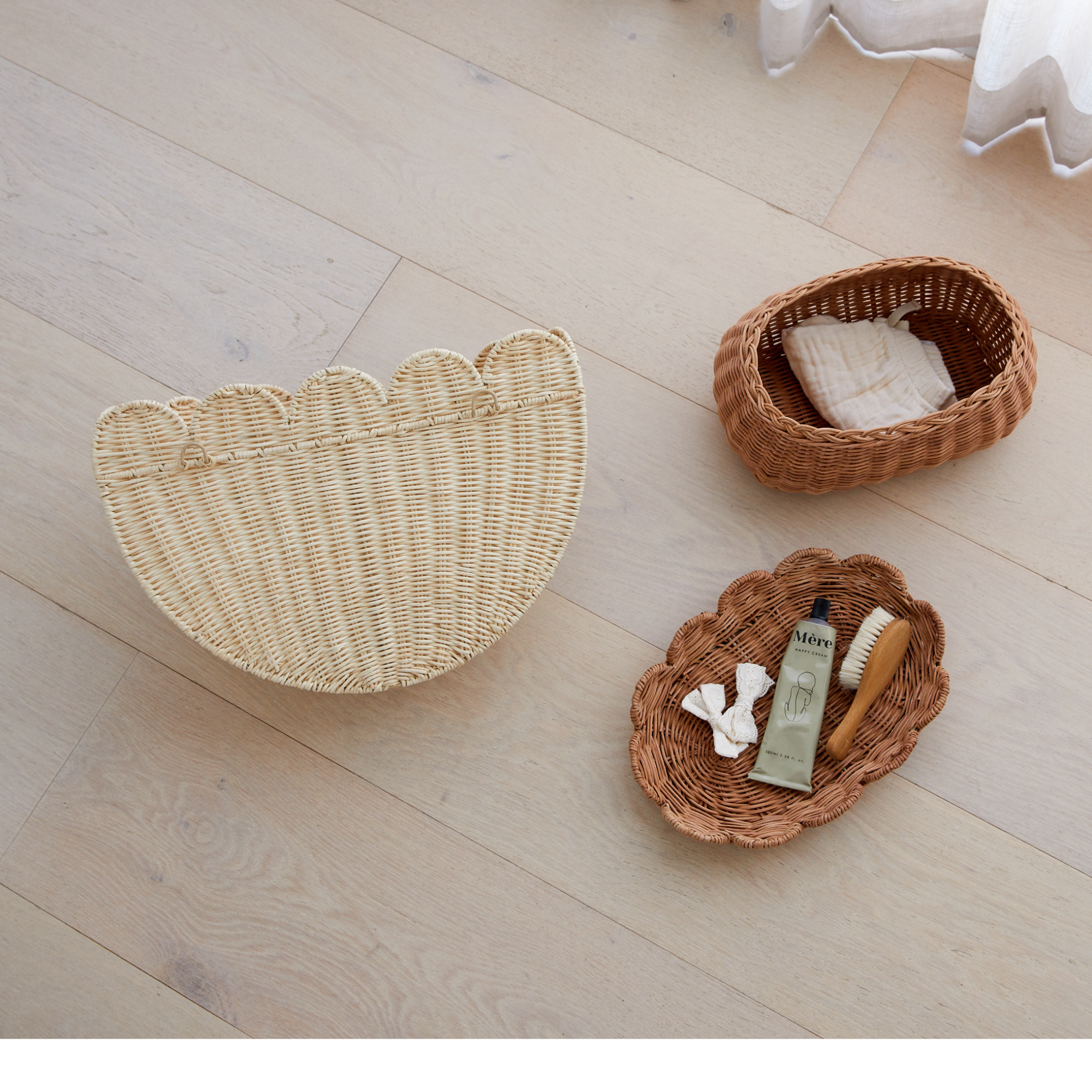 LOLA scalloped wall basket